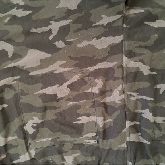 Athleta Camo Farallon Shorts Size Women’s 26 NWT - Picture 12 of 13